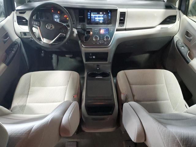 2017 Toyota Sienna LE