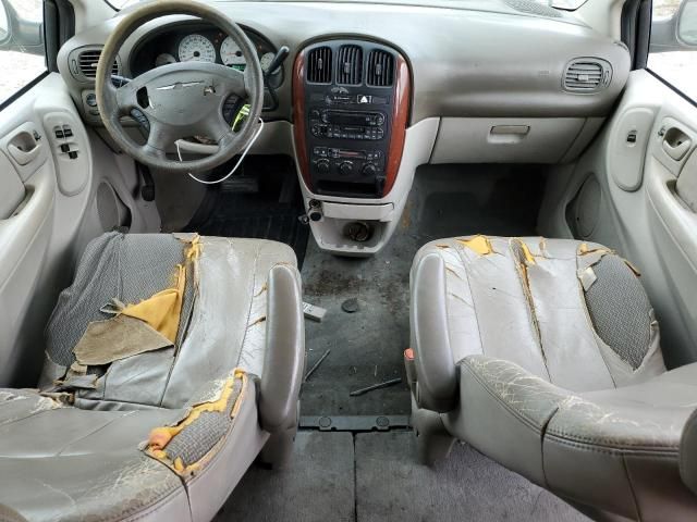 2005 Chrysler Town & Country LX