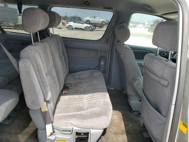 2001 Toyota Sienna CE