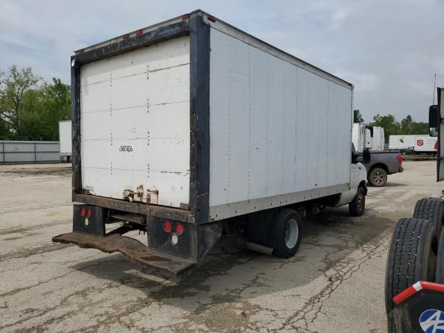 2004 Ford Econoline E350 Super Duty Cutaway Van