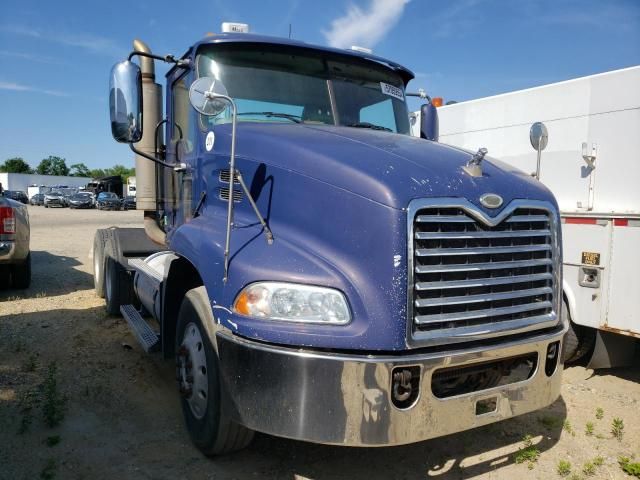 2005 Mack 600 CXN600