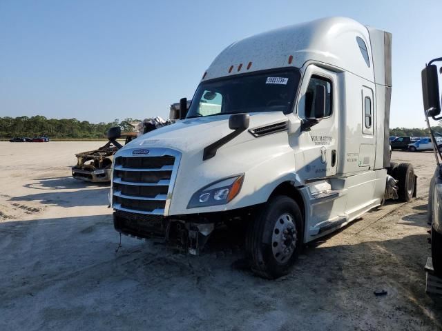 2020 Freightliner Cascadia 126