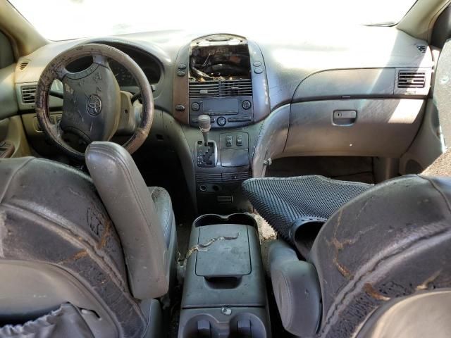 2005 Toyota Sienna XLE