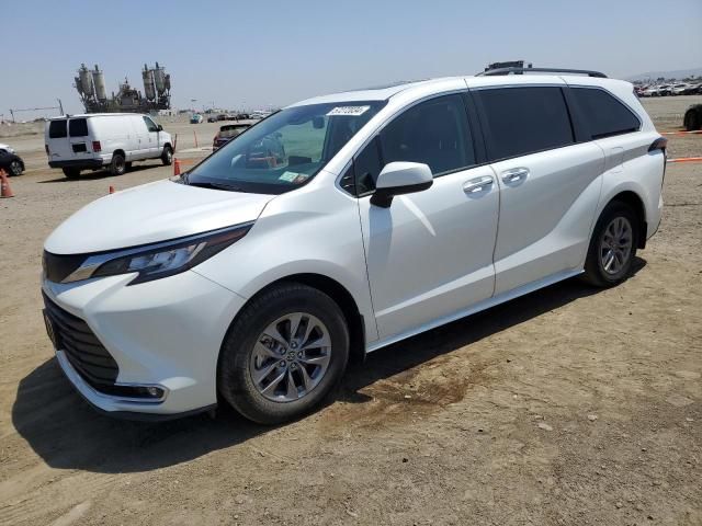 2022 Toyota Sienna XLE