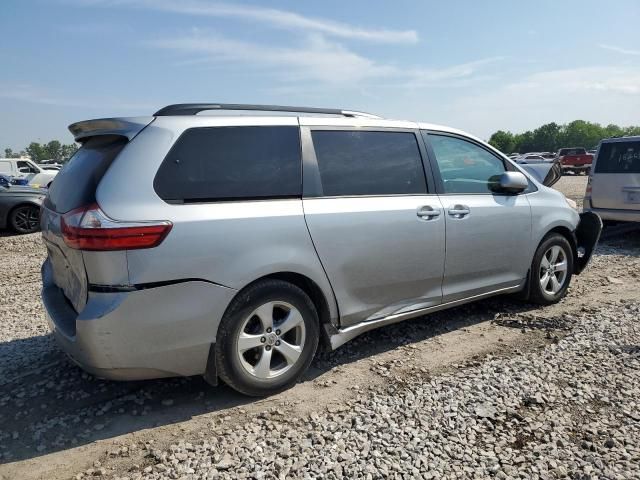 2016 Toyota Sienna LE