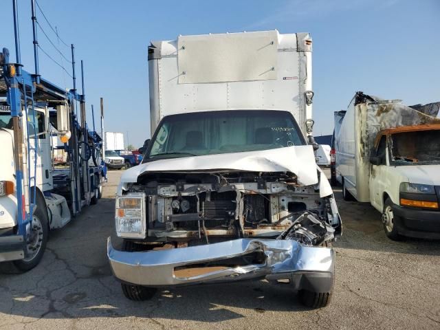 2010 Ford Econoline E350 Super Duty Cutaway Van