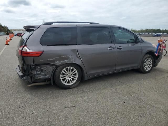 2016 Toyota Sienna XLE