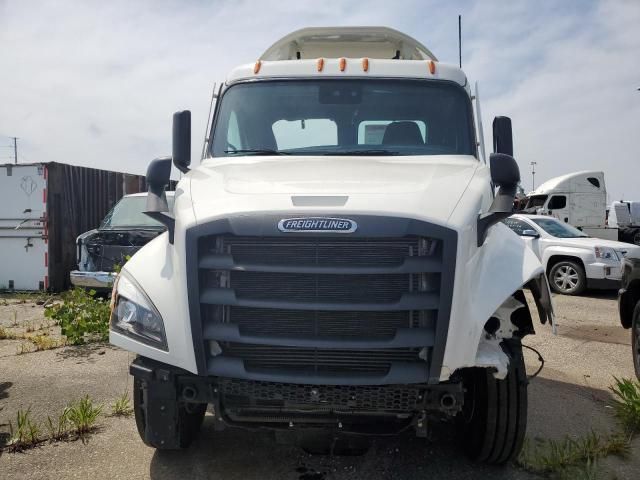 2021 Freightliner Cascadia 126