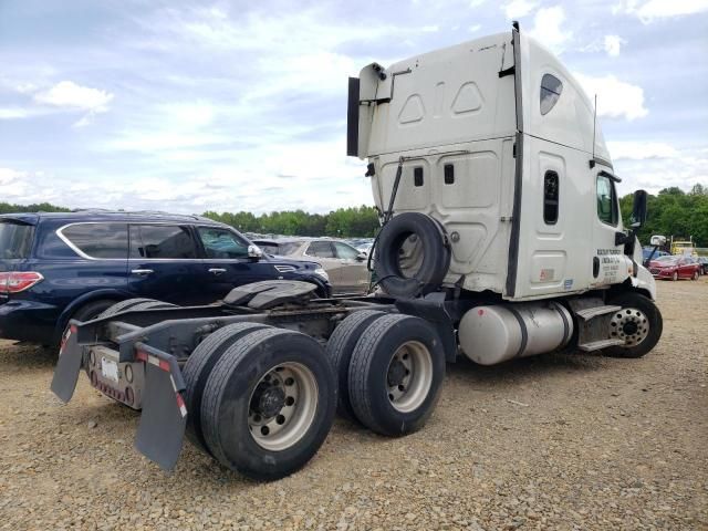 2012 Freightliner Cascadia 125