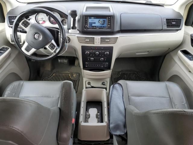 2011 Volkswagen Routan SE