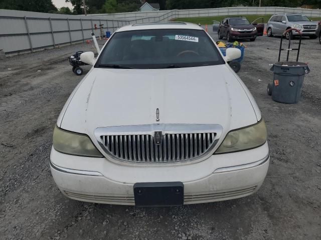 2003 Lincoln Town Car Signature