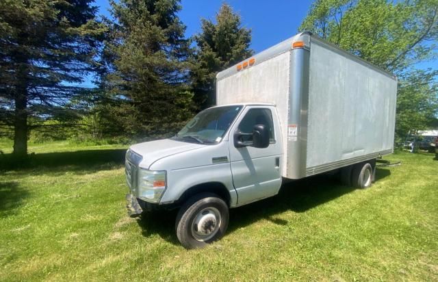 2013 Ford Econoline E450 Super Duty Cutaway Van