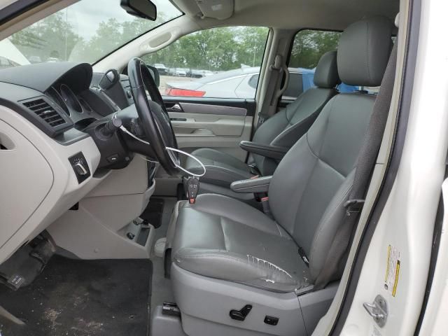 2011 Volkswagen Routan SE