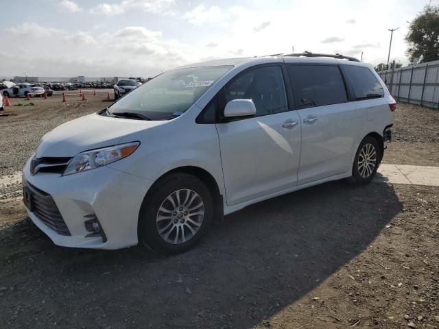 2020 Toyota Sienna XLE