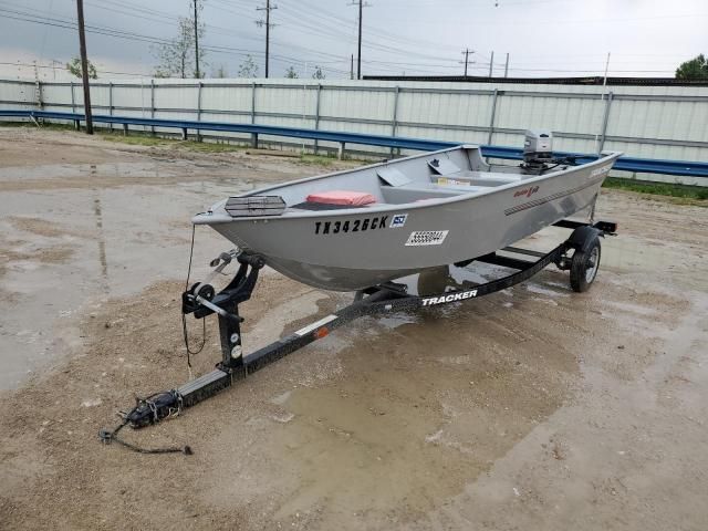 2015 Tracker Boat