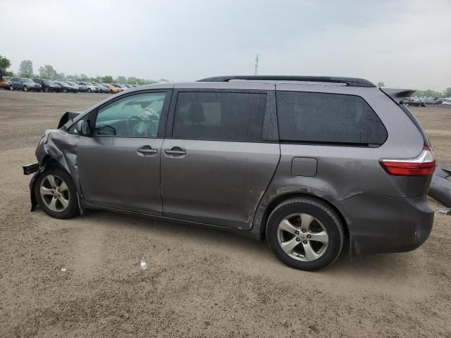 2017 Toyota Sienna LE