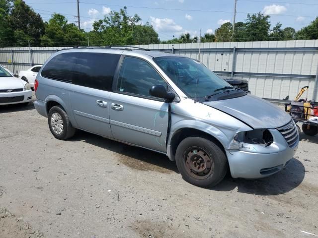 2006 Chrysler Town & Country LX