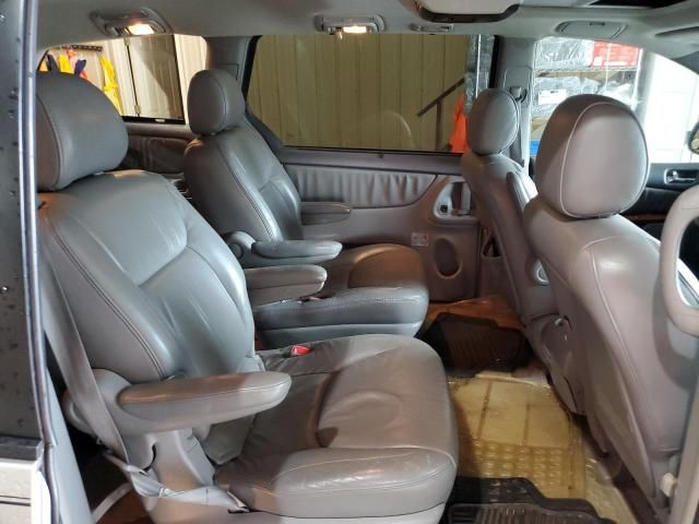 2004 Toyota Sienna XLE