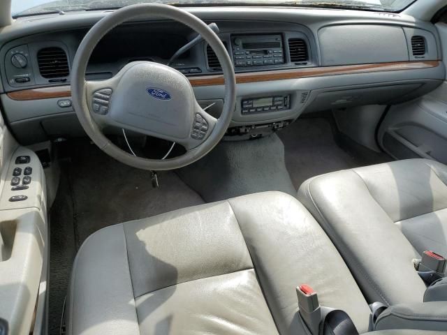 2004 Ford Crown Victoria LX