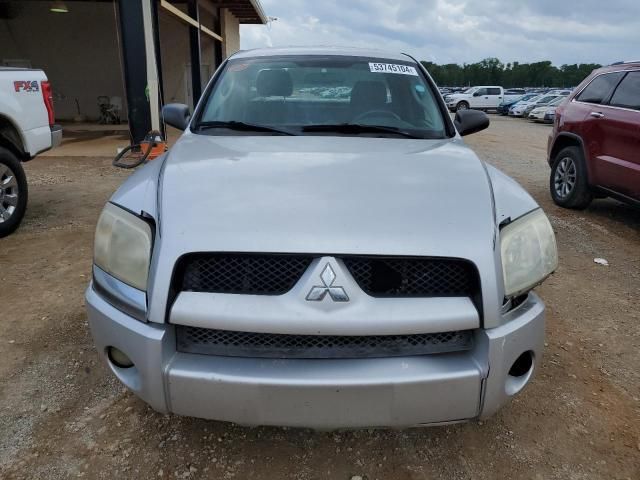 2007 Mitsubishi Raider LS