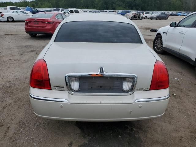 2004 Lincoln Town Car Executive