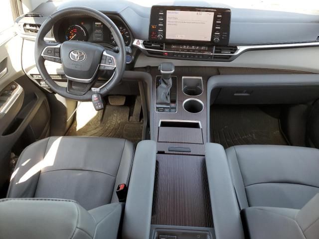 2021 Toyota Sienna XLE