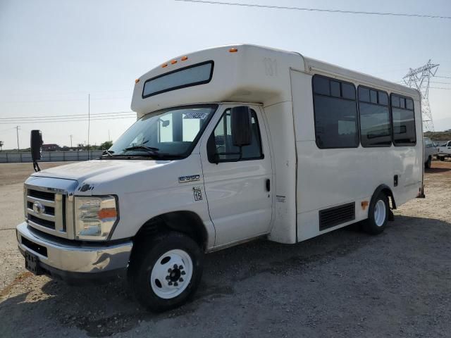 2014 Ford Econoline E350 Super Duty Cutaway Van