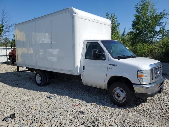 2015 Ford Econoline E350 Super Duty Cutaway Van