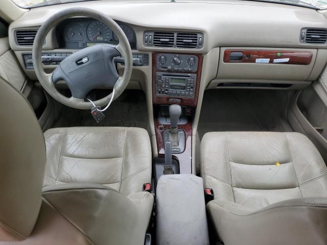 2000 Volvo V70 Base