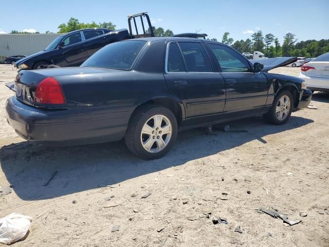 2004 Ford Crown Victoria LX