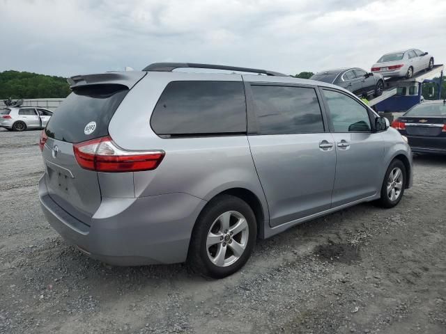 2018 Toyota Sienna LE