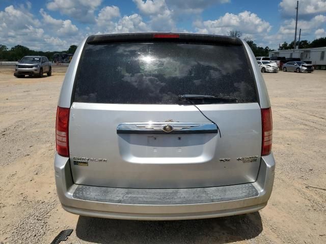 2010 Chrysler Town & Country LX