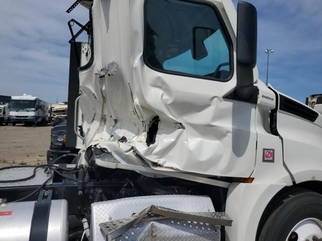 2021 Freightliner Cascadia 126