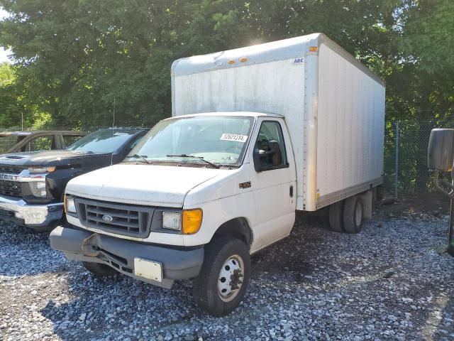 2004 Ford Econoline E350 Super Duty Cutaway Van