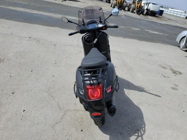 2022 Vespa GTS 300