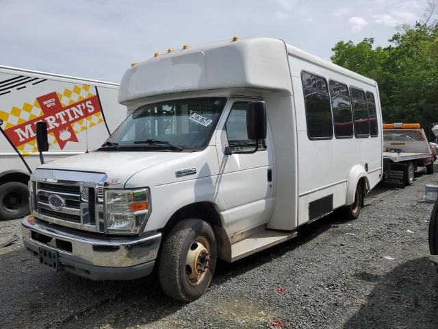 2012 Ford Econoline E350 Super Duty Cutaway Van