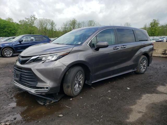 2022 Toyota Sienna XLE