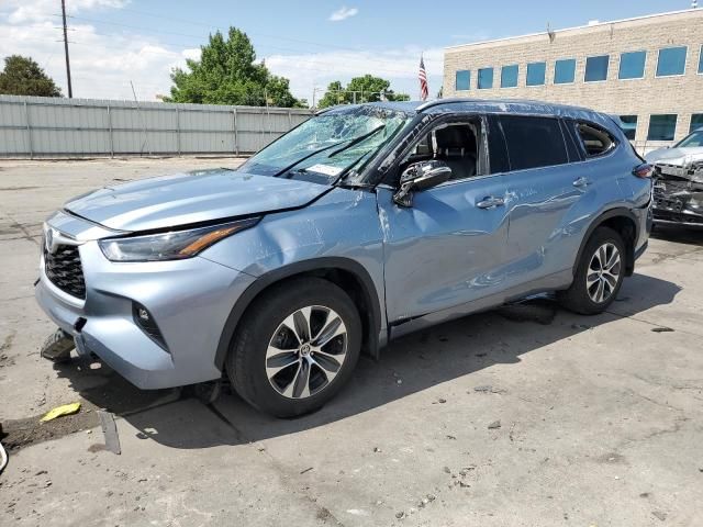 2022 Toyota Highlander Hybrid XLE