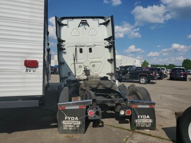 2013 Freightliner Cascadia 125