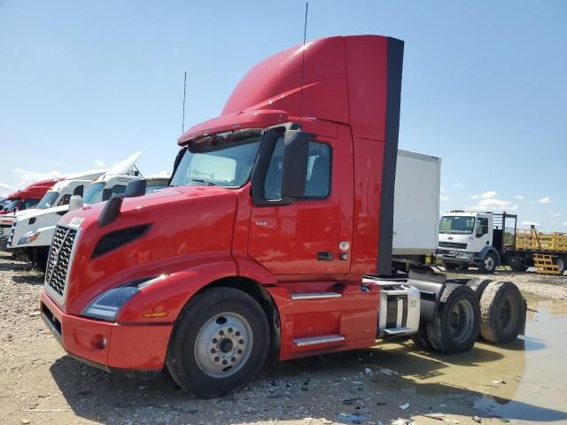 2022 Volvo VNR