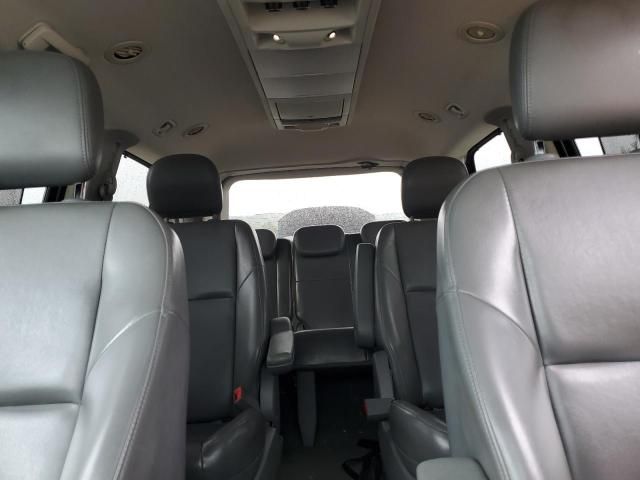 2010 Volkswagen Routan SE