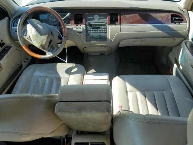 2003 Lincoln Town Car Signature