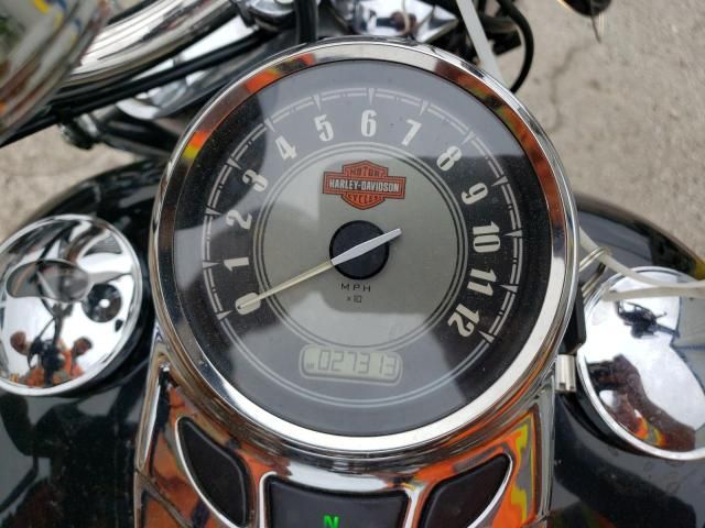 2011 Harley-Davidson Flstc