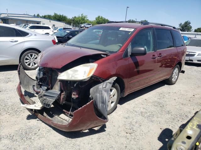 2005 Toyota Sienna CE