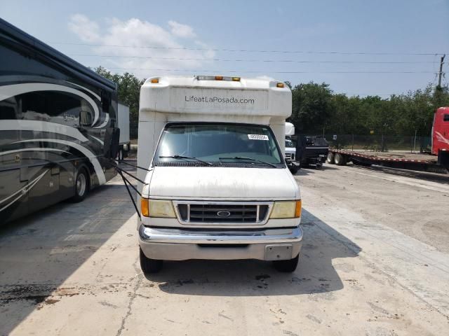 2003 Ford Econoline E350 Super Duty Cutaway Van