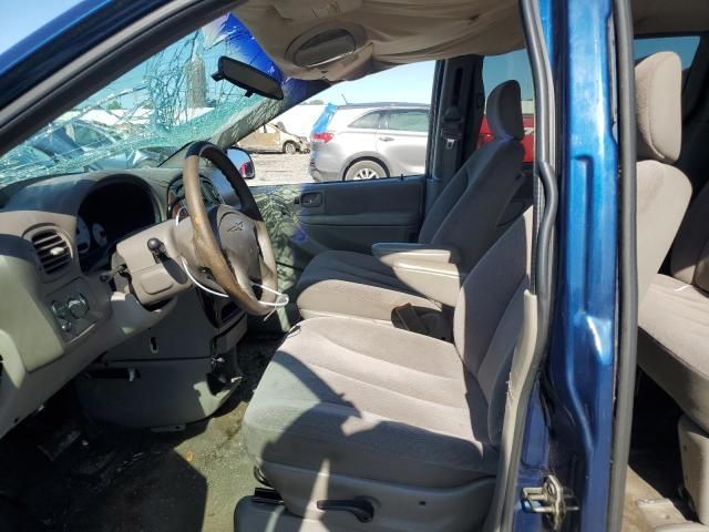 2001 Chrysler Town & Country LX