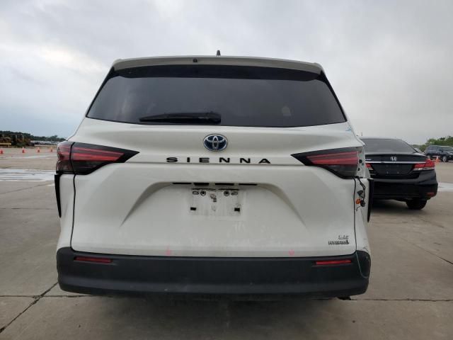 2022 Toyota Sienna LE