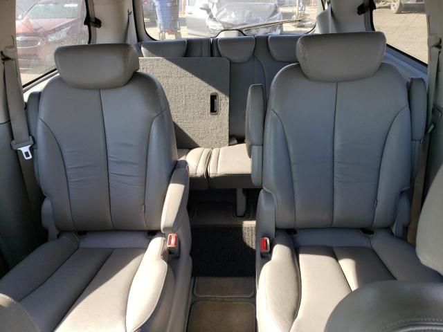 2007 Hyundai Entourage GLS