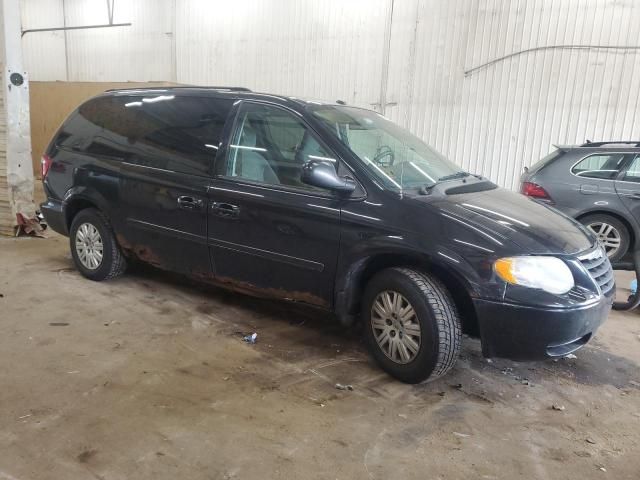 2007 Chrysler Town & Country LX