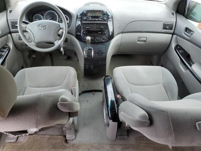 2004 Toyota Sienna CE